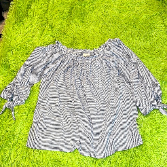 Cupio Cold Shoulder Top - Picture 1 of 3